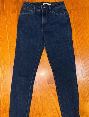 🍎Levi jeans Dark Blue Women’s Skinny Jeans thumbnail 1