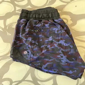 lululemon Hotty Hot Shorts 2.5” thumbnail 2
