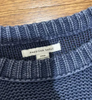 American Eagle sweater thumbnail 2