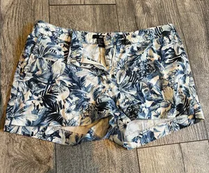 H&M Womens US Size 6 Blue and White Floral Shorts thumbnail 1