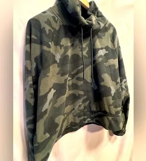 Old Navy Women’s Camo Funnel Neck Cropped Hoodie size XL thumbnail 1
