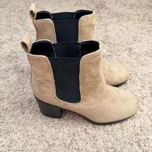 Soda Tan and Black Ankle Boots Block Heel Size 9 thumbnail 3