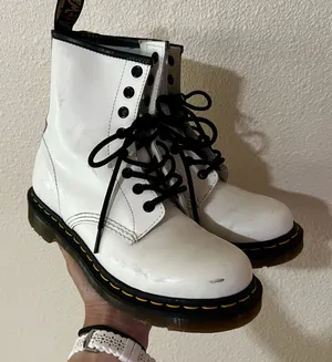 Dr. Martens 11821 classic white leather women's 8-eye 1460 combat boot LADIES 7 thumbnail 1