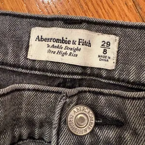 Abercrombie & Fitch The Ankle Straight Ultra High Rise Jeans Gray Wash Size 29/8 thumbnail 2