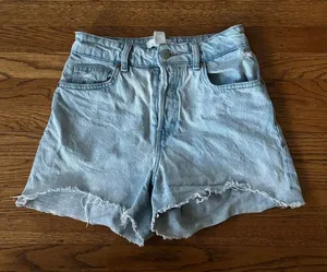 H&M High Waisted Shorts thumbnail 1