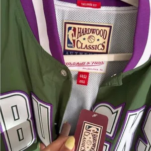 Milwaukee Bucks NBA Jacket Mitchell & Ness thumbnail 2