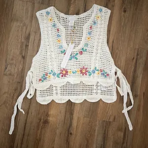House of Harlow 1960 Floral Crochet Side Tie Vest NWT thumbnail 1
