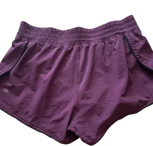 LULULEMON Seek The Heat Short II 2.5" Inseam Dark Adobe size 6 Yoga Run Workout thumbnail 2