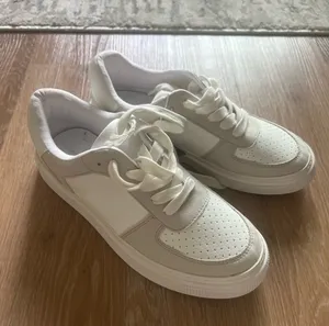 American Eagle AE White Gray Suede Leather Platform Perforated Lace Up Sneakers thumbnail 2