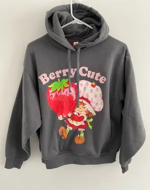 Strawberry Shortcake Berry Cute Graphic Gray Sweatshirt SMALL thumbnail 1