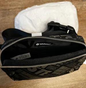 Lululemon Everywhere Belt Bag thumbnail 6