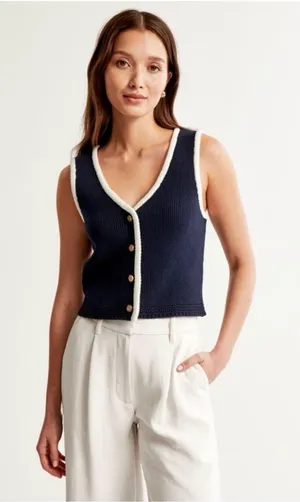 Abercrombie & Fitch Button Down Sweater Vest Size XS thumbnail 1