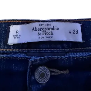 Abercrombie &‎ Fitch Denim Bermuda Shorts Womens 6 Blue Raw Hem Stretch Low Rise thumbnail 4