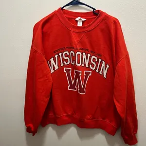 HM Wisconsin Midwest Football League Sweatshirt Red‎ Graphic Pullover Large thumbnail 7
