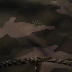 Athleta ultimate camo 7/8 stash pocket thumbnail 3