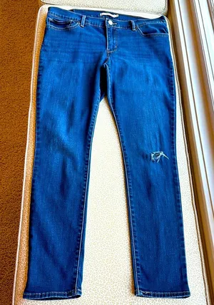 Levi’s 711 Skinny Jeans with stretch thumbnail 1