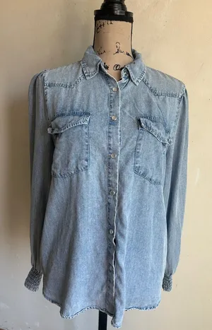 Jane + Delancey Chambray Snap Close Top Size Medium thumbnail 1