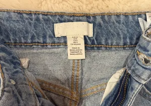 H&M Distressed Ripped Jeans thumbnail 4