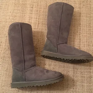UGG Women's Classic Tall Gray Winter Boot Size US 8 thumbnail 2