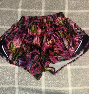Lululemon Hotty Hot 2.5" Low-Rise thumbnail 1