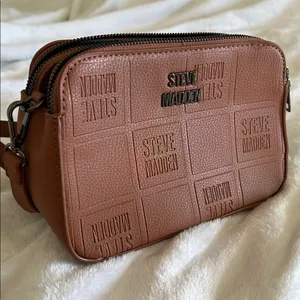NWOT/ Never Used Steve Madden Tan Embossed Crossbody Bag thumbnail 2