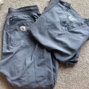 Carhartt scrubs size small!  thumbnail 1