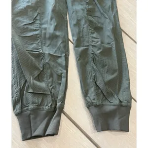 Lululemon Women’s‎ Dance Studio Joggers Size 6 Forest Green Athletic Athleisure thumbnail 5