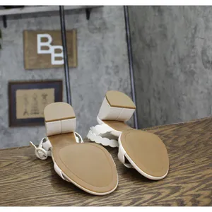 NWT On 34th Womens Pathina Scalloped Sandals Block Heel White Smooth 8.5M thumbnail 10