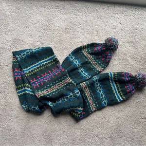 2011 American Eagle Outfitters dark gray & colorful knit scarf thumbnail 2