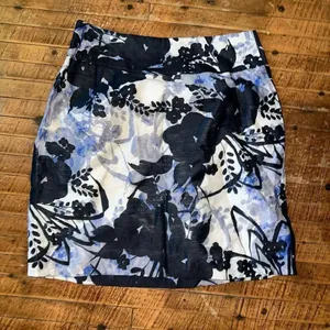 Ann Taylor blue watercolor floral business casual 6 pencil skirt thumbnail 3