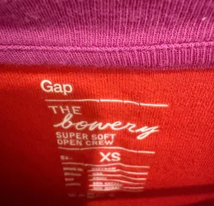 Gap Vibrant Red Top with Purple Trim  thumbnail 5