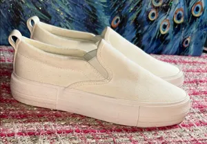 H&M Size 8 White Slip On Shoes thumbnail 1