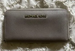 Michael Kors Wallet thumbnail 1