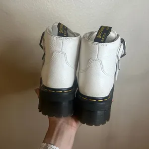 Dr. Martens Pebbled White Leather Devon Heart Platform Combat Boots 6US / 37EU thumbnail 5