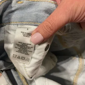 Aeropostale sz 4 distressed denim shorts thumbnail 3