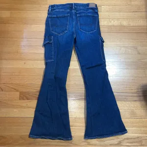 American Eagle Outfitters Low Rise Flare Stretch Jeans w Side Pockets Women’s 8 thumbnail 7