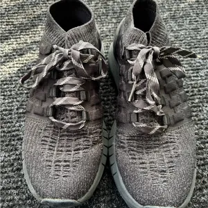 Under Armour Woman’s Black Athletic Shoes thumbnail 3