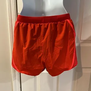 Under Armour ‎NWOT short women size XS thumbnail 2