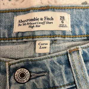 Abercrombie & Fitch Light Wash Denim Rolled Hem Shorts thumbnail 3
