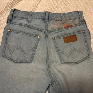 Wrangler Sun Detail Jeans thumbnail 2