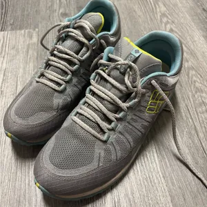 Columbia Women’s PeakFreak Hiking Shoes thumbnail 2