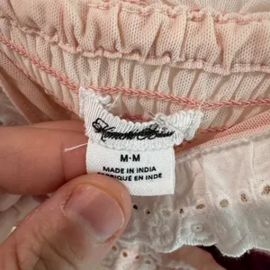 Kimchi Blue Urban Outfitters‎ Liliana Pink Ruffle Eyelet Velvet Crop Top Medium thumbnail 2