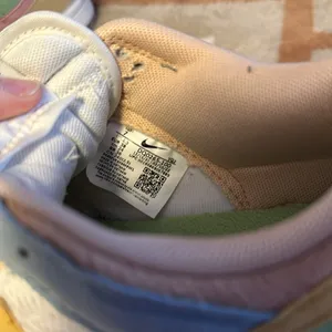 Nike shoes thumbnail 3