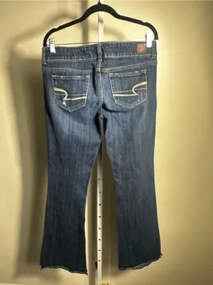 J74. American Eagle Outfitters Dark Blue Distressed Flare Jeans size 8 thumbnail 4