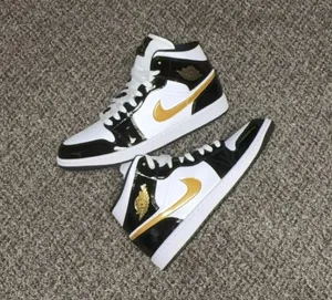 Nike Air Jordan 1 Mid SE thumbnail 8