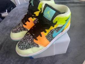 Nike Air Jordan 1 Mid thumbnail 1