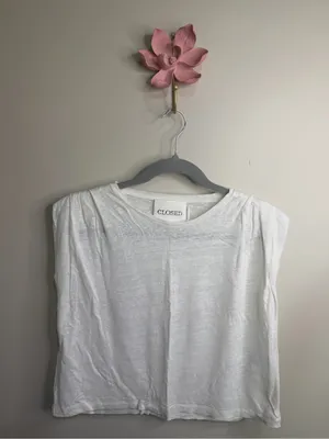CLOSED White Sleeveless Women's Tank with Subtle Shoulder Pleats thumbnail 2