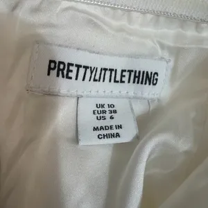 PrettyLittleThing size US 6 White Skort Dress Off Shoulder Structured Short(E12) thumbnail 8