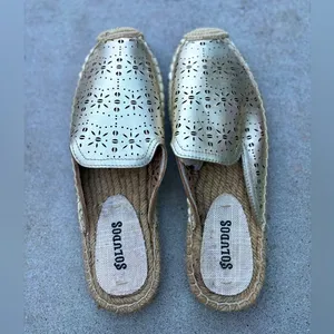 Soludos Gold Eyelet Floral Woven Mules Women’s Size 5.5 thumbnail 1