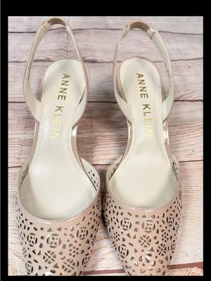 Anne Klein Women’s Sz 9.5M Tan Fabrizia w/Holes Design Slingback Kitten Heels thumbnail 11